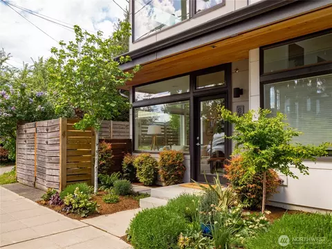 852 NE 89th St, Seattle, WA 98115