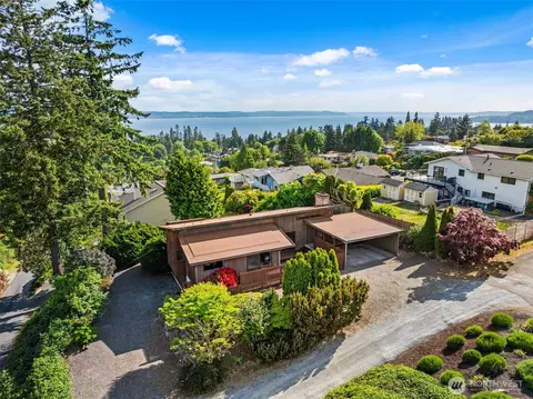 517 S 212th St, Des Moines, WA 98198