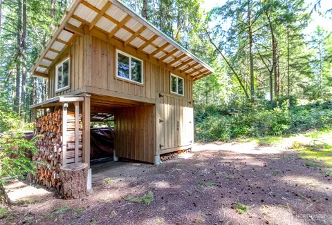 5615 180th Ave NW, Vaughn, WA 98394