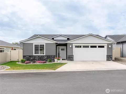 222 Pershing Cir, Wenatchee, WA 98801