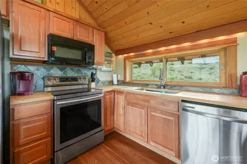 Kitchen - 41 Red Tail Ridge Rd, Twisp, WA 98856 photo 3 of 4
