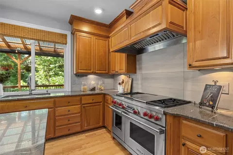Kitchen - 10317 NE 194th St, Bothell, WA 98011 photo 4 of 6