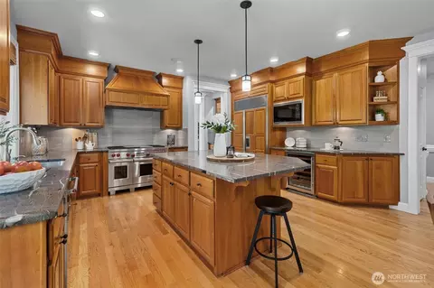 Kitchen - 10317 NE 194th St, Bothell, WA 98011 photo 2 of 6