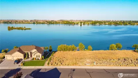 4125 Edwards Dr NE, Moses Lake, WA 98837