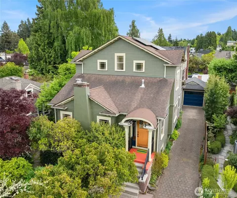 2421 E Calhoun St, Seattle, WA 98112
