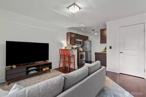 120 NW 39th St #104, Seattle, WA 98107