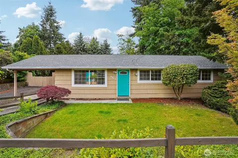 2247 SW 330th St, Federal Way, WA 98023