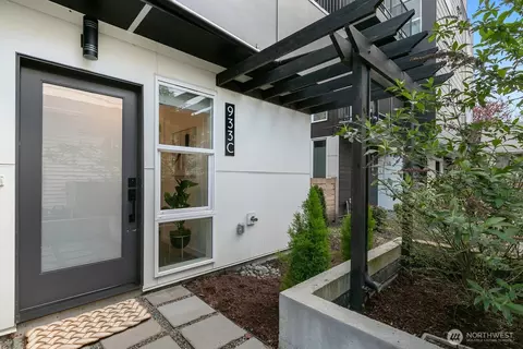 933 NW 52nd St #C, Seattle, WA 98107