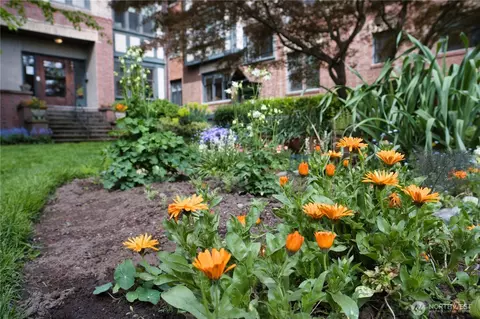 Exterior - 409 16th Ave E #21, Seattle, WA 98112 photo 4 of 6