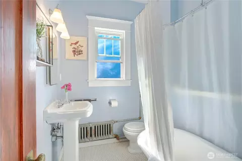 Bath - 409 16th Ave E #21, Seattle, WA 98112 photo 1 of 1