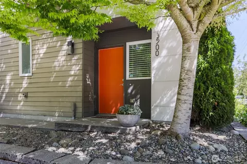 3900 SW Findlay St, Seattle, WA 98136