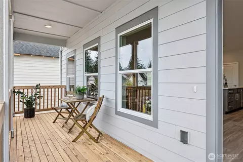 21 E Compass Ln, Allyn, WA 98524