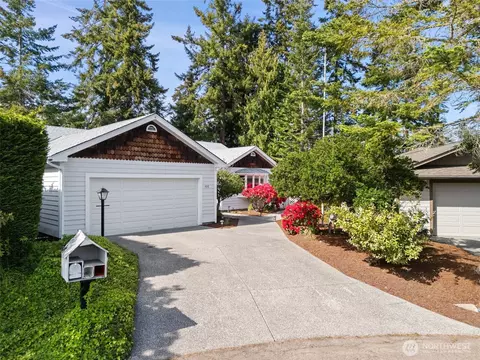 105 Olympus Ct, Sequim, WA 98382