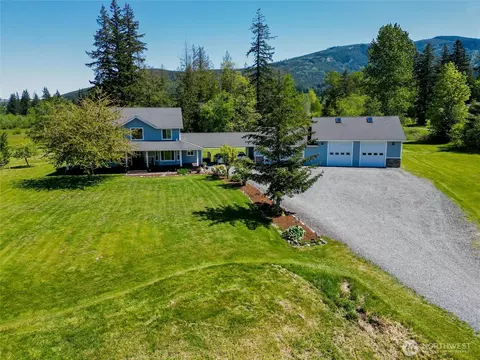 2724 Henderson Rd, Bellingham, WA 98226