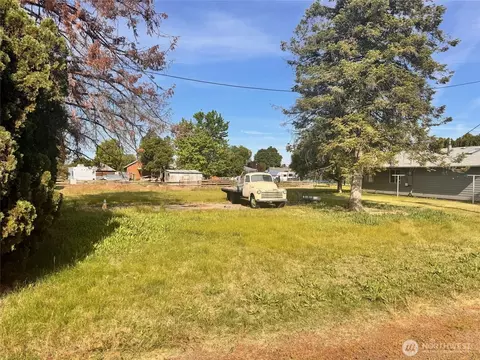 325 NE Della, College Place, WA 99324
