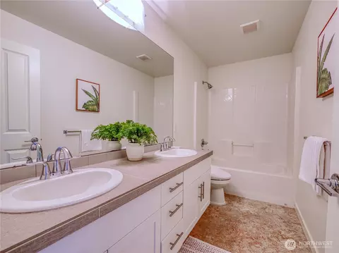 Bath - 12 175th Pl SE, Bothell, WA 98012 photo 3 of 3