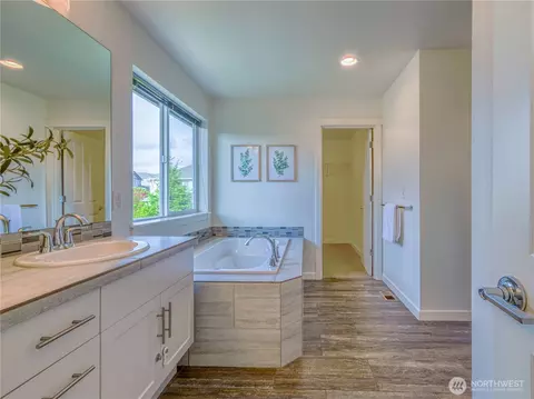 Bath - 12 175th Pl SE, Bothell, WA 98012 photo 2 of 3