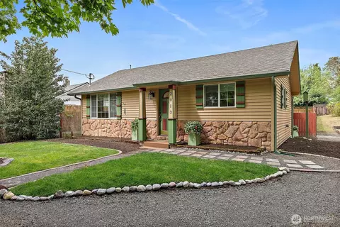 2013 Jacobsen Blvd NE, Bremerton, WA 98310