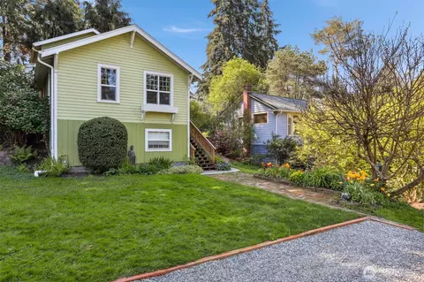2727 NE 103rd St, Seattle, WA 98125