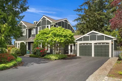 809 14th St SW, Edmonds, WA 98020