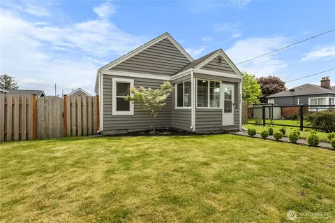 2127 Wells St, Enumclaw, WA 98022