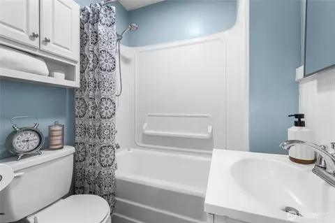 Bath - 2127 Wells St, Enumclaw, WA 98022 photo 1 of 2