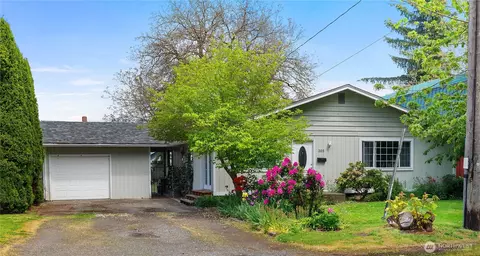 305 W 6th St, Centralia, WA 98531