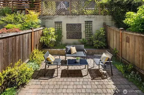 Exterior - 216 A 12th Ave E, Seattle, WA 98102 photo 3 of 5