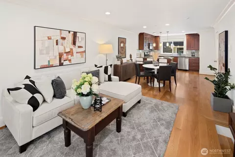 Living - 216 A 12th Ave E, Seattle, WA 98102 photo 2 of 4