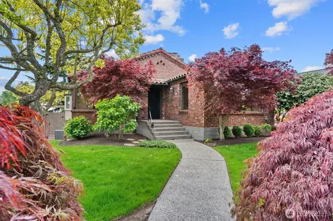 2501 W Crestmont Pl W, Seattle, WA 98199