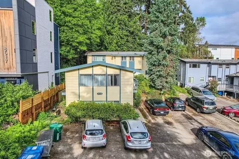 8519 23rd Ave NE, Seattle, WA 98115