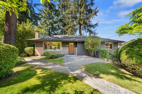 6816 NE 159th St, Kenmore, WA 98028