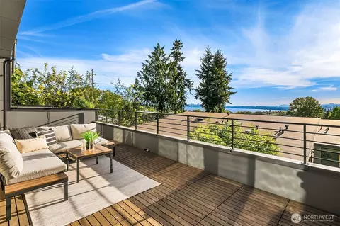 8721 114th Ave NE #B, Kirkland, WA 98033