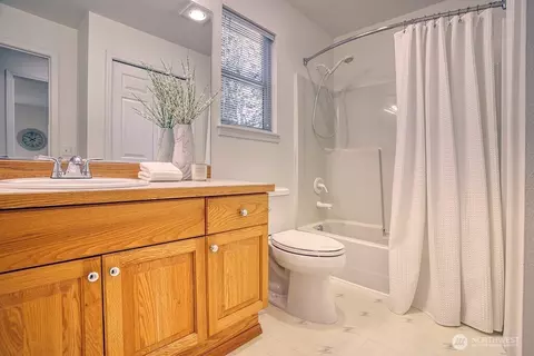 Bath - 3018 145th Pl SE, Mill Creek, WA 98012 photo 6 of 6