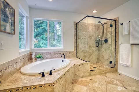 Bath - 3018 145th Pl SE, Mill Creek, WA 98012 photo 3 of 6