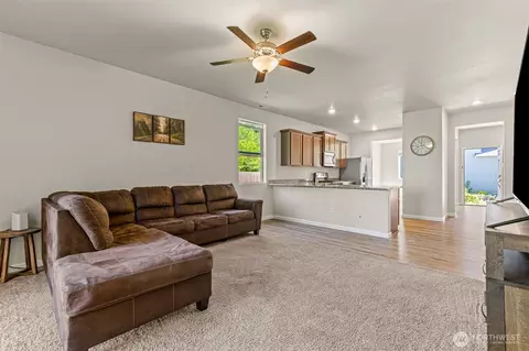 Living - 31403 120th Pl SE, Sultan, WA 98294 photo 4 of 5