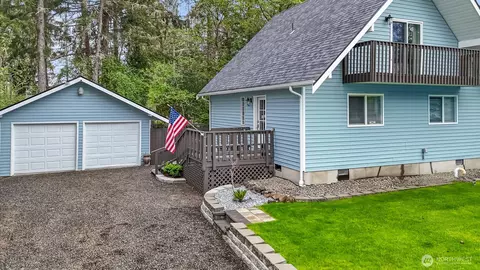 473 Mt Olympus Ave SE, Ocean Shores, WA 98569