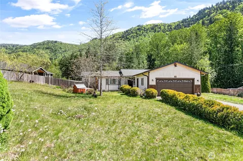 2931 Green Valley Dr, Maple Falls, WA 98266