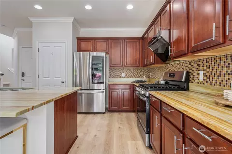 Kitchen - 9528 25th Dr SE, Everett, WA 98208 photo 4 of 6