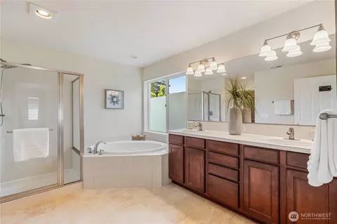 Bath - 9528 25th Dr SE, Everett, WA 98208 photo 1 of 4
