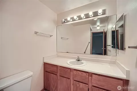 Bath - 9816 NE 142nd Pl #E102, Kirkland, WA 98034 photo 1 of 2