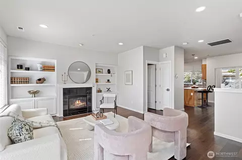 83 Sky Ridge Rd NW, Issaquah, WA 98027