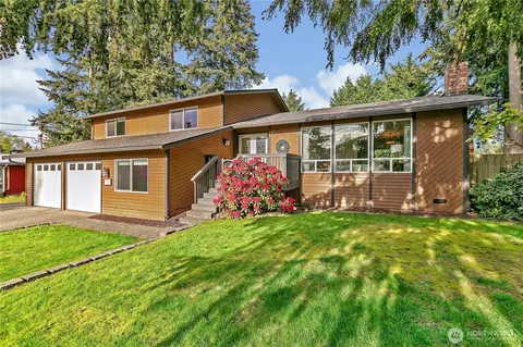 922 Reiten Rd, Kent, WA 98030