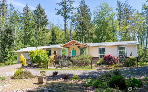 3111 E Rasor Rd W, Belfair, WA 98528