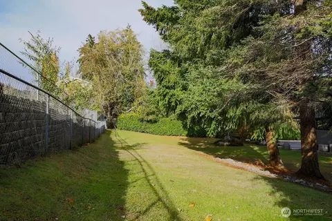 1111 NW Lowell St, Silverdale, WA 98383