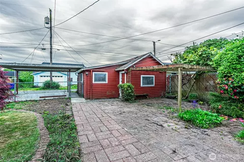 Exterior - 2714 Victor Pl, Everett, WA 98201 photo 5 of 6