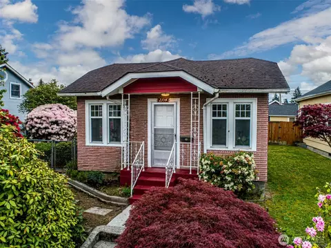 2714 Victor Pl, Everett, WA 98201