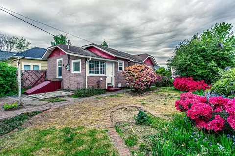 Exterior - 2714 Victor Pl, Everett, WA 98201 photo 3 of 6