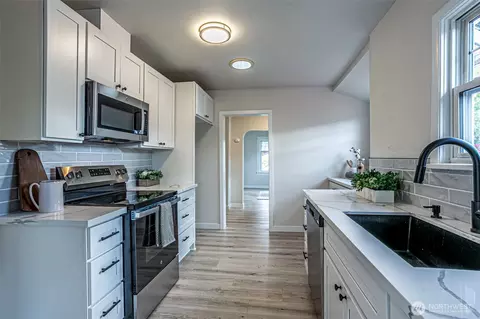 Kitchen - 2714 Victor Pl, Everett, WA 98201 photo 1 of 2