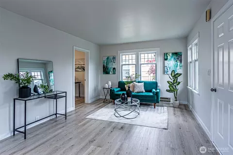 Living - 2714 Victor Pl, Everett, WA 98201 photo 1 of 3
